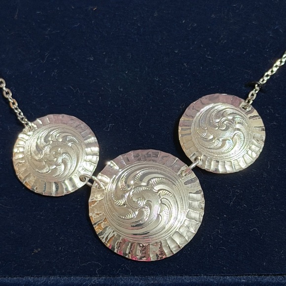 Montana Silversmiths, Sundance Conchos Necklace - Picture 5 of 11